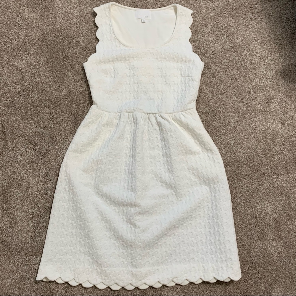 Dalia White Quilted Scalloped Sleeveless Bridal Shower Rehearsal Dress Size 4